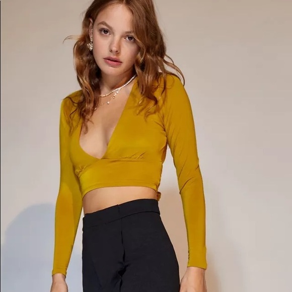 Urban Outfitters Iris Tie-Back Plunge Top - Picture 3 of 7